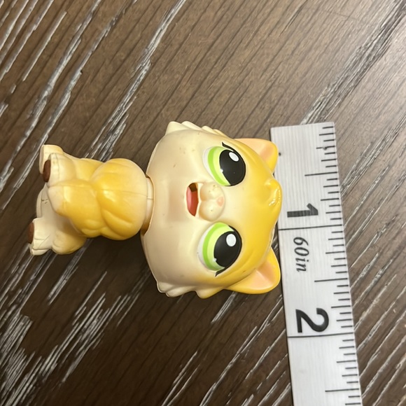 Littlest pet shop, first generation, rare, magnetic motion, yellow cat 2005 #4 - Picture 8 of 9